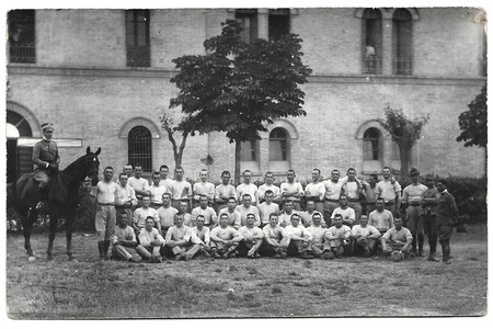 Vinko Klanjšek med služenjem v Italijanski vojski (oznaka nad glavo med stoječimi) Ancona pred drugo vojno 1 - kopija